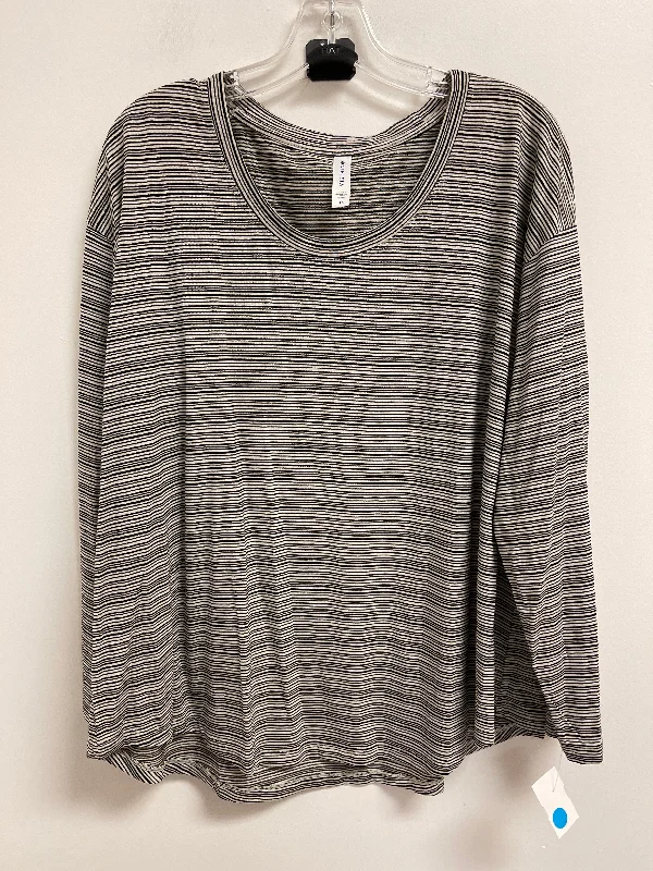 women's tops for those who want to add a touch of elegance and sophistication to their everyday wearTop Long Sleeve By Athleta In Striped Pattern, Size: 1x