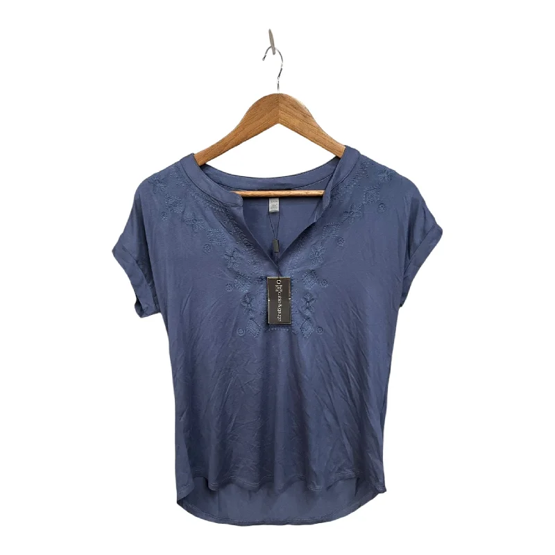 women's tops for those who want to create stylish and put-together outfits without spending a fortuneTop Short Sleeve By Cable And Gauge In Blue, Size: S