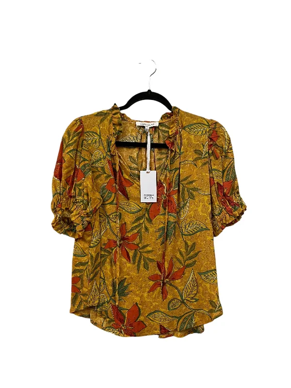 women's tops for those who love to dress up their casual looks with stylish topsTop Short Sleeve By Rose And Olive In Yellow, Size: M