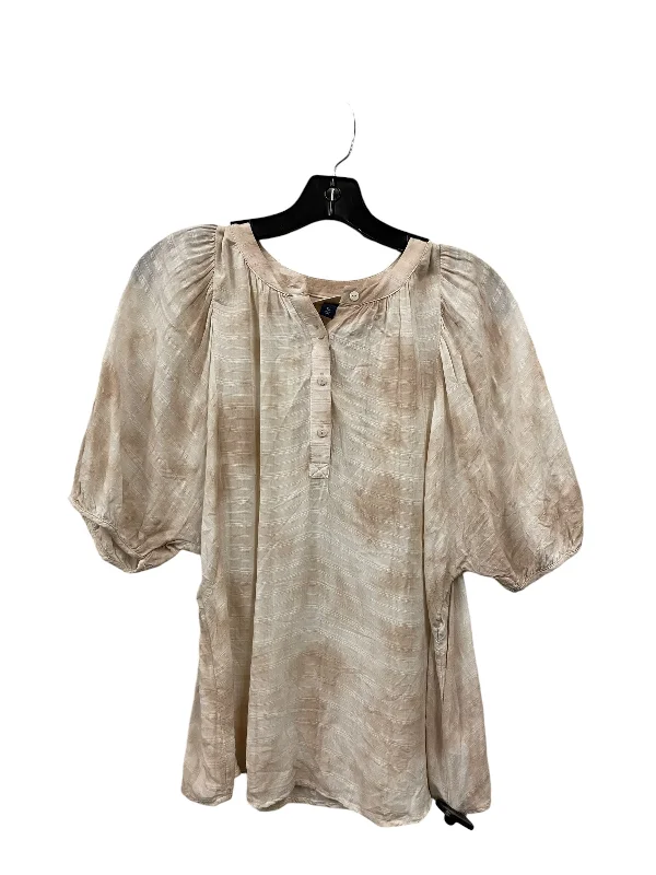 women's tops for those who want to add a personal touch to their wardrobe with unique and one-of-a-kind piecesTop Short Sleeve By Universal Thread In Cream, Size: Xs